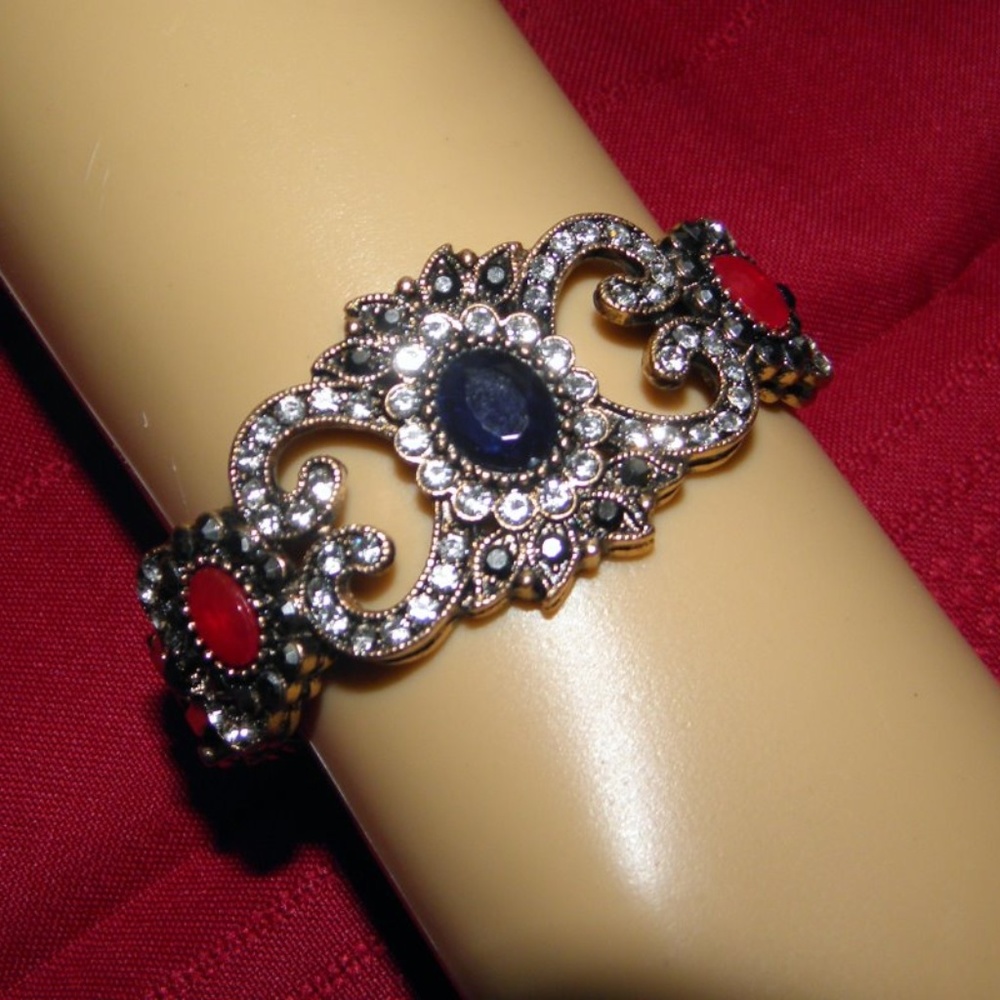 Resin & Crystal Flower Bracelet